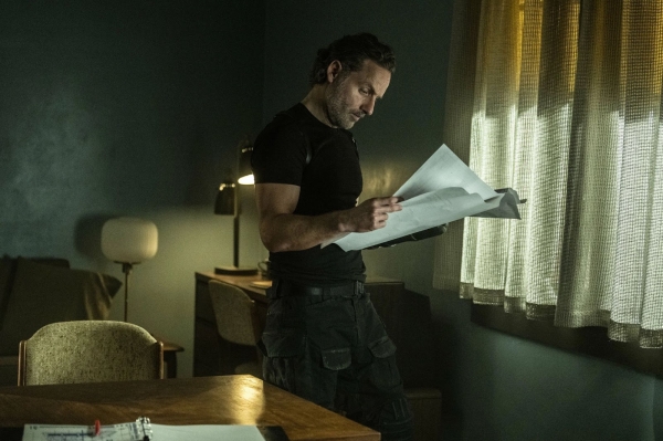 10 самых обсуждаемых сериалов 2024 года, которые можно посмотреть за долгие выходные